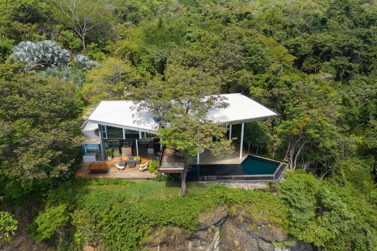 Cliff House Estate - Modern Minimalism Meets Nature