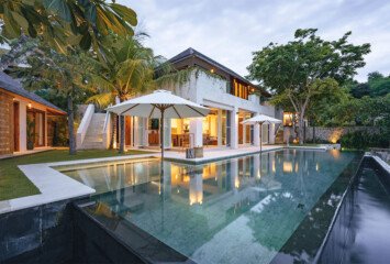 Luxury Villa in Bali Beach Front