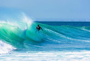 Sunrise-to-Surf-Catching-Waves-in-Kuta