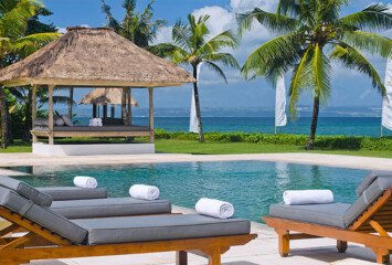 Villa Atas Ombak