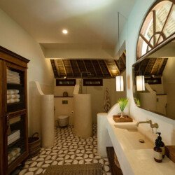 Vila 4-Kamar Tidur di Canggu – Pesona Unik Bertemu Kemewahan Modern - BVI56244