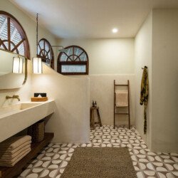 Vila 4-Kamar Tidur di Canggu – Pesona Unik Bertemu Kemewahan Modern - BVI56244