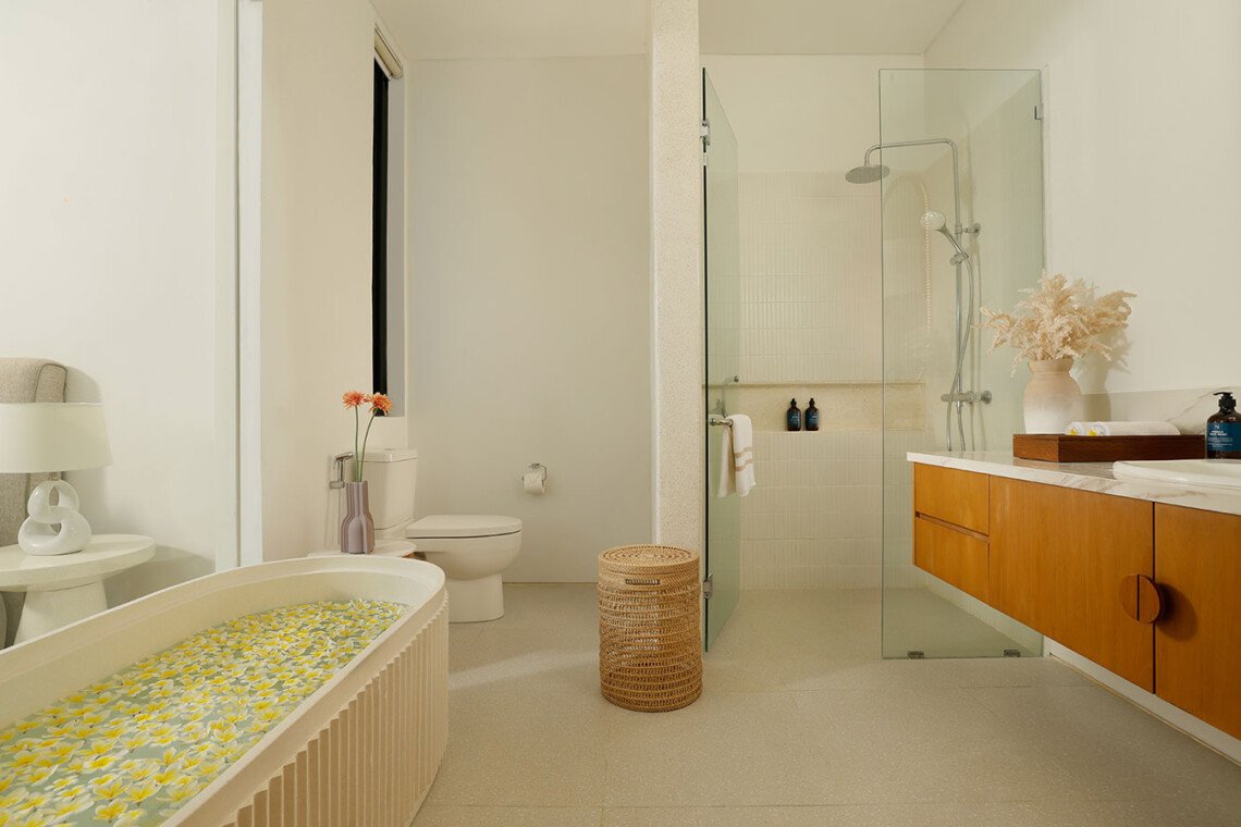 Vila 4 Kamar Tidur yang Tenang di Tengah Canggu, Bali - BVI56206 (1)