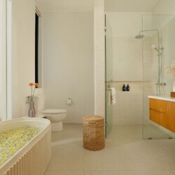 Vila 4 Kamar Tidur yang Tenang di Tengah Canggu, Bali - BVI56206 (1)