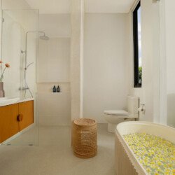 Vila 4 Kamar Tidur yang Tenang di Tengah Canggu, Bali - BVI56206 (1)