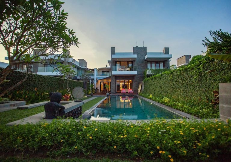 Your Dream Bali Escape: Elegant 3-Bedroom Beachfront Villa with Infinity Pools – BVI49701