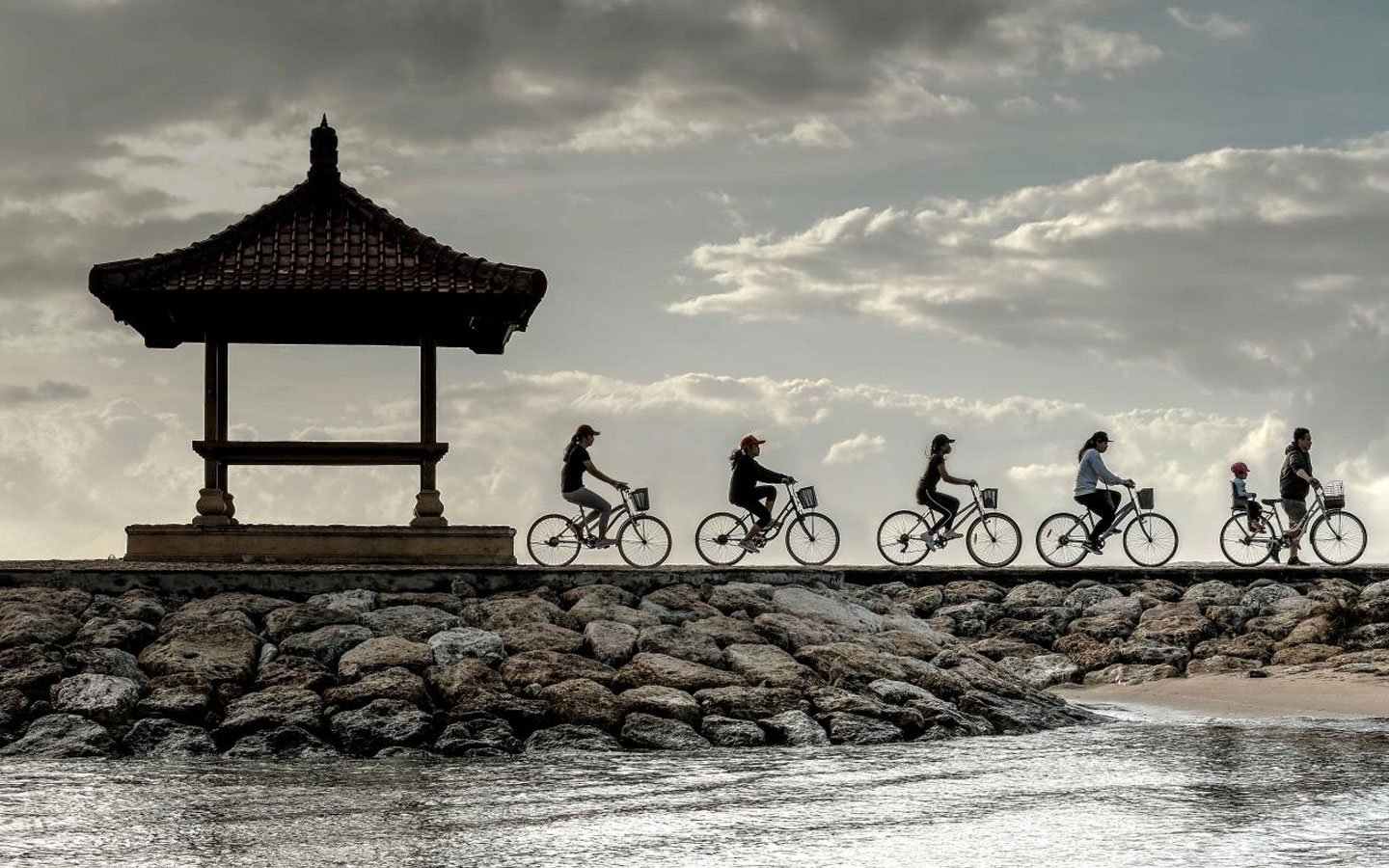 Pantai Sanur, Tempat Ideal untuk Bersantai dan Bersepeda Pagi