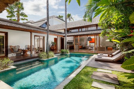 Retret Tropis Modern 2 Kamar Tidur nan Menenangkan di Canggu – BVI55079