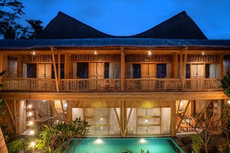 Bamboo BRO – Eco hostel with bamboo huts, vegetarian cafe.