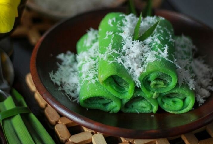 Dadar Gulung – The Green Pancake Roll