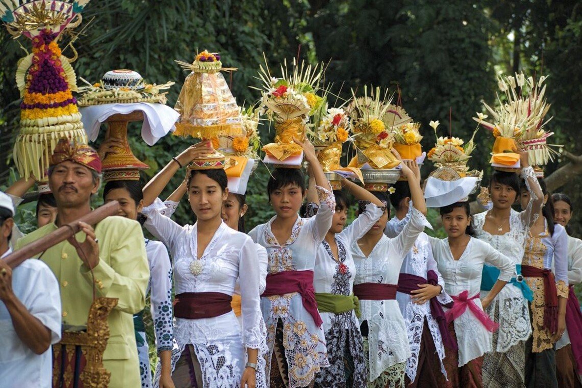 How to Get Invited to a Local Balinese Ceremony