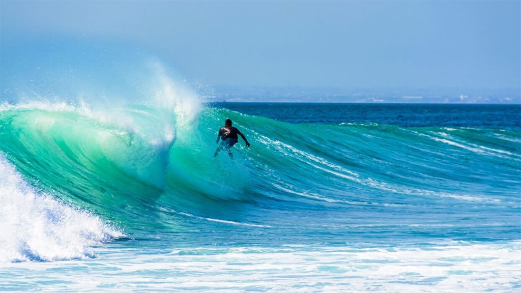 Sunrise-to-Surf-Catching-Waves-in-Kuta
