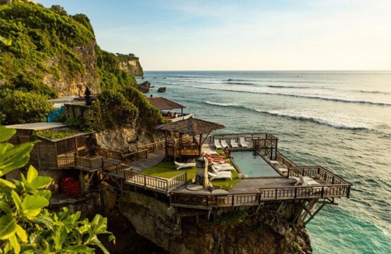 Uluwatu, Bali, Surfing, Wellness, Yoga, Digital Nomads, Expat Life, Travel, Beaches, Cliff Views, Luxury Villas, Food Scene, Culture, Bali Temple, Kecak Dance, Tropical Climate, Bali Life, Adventure, Community, Remote Work, Eco Tourism, Sustainable Travel, Health Food, Meditation, Real Estate, Beachfront, Indonesia, Vacation, Outdoor Activities, Tropical Paradise, Spa, Bali Surf, Scenic Views, Island Life, Travel Destination, Exotic Locations